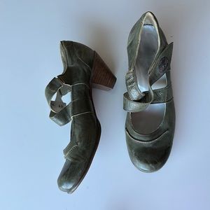 Fidji green leather Mary Janes size 41 or US 10